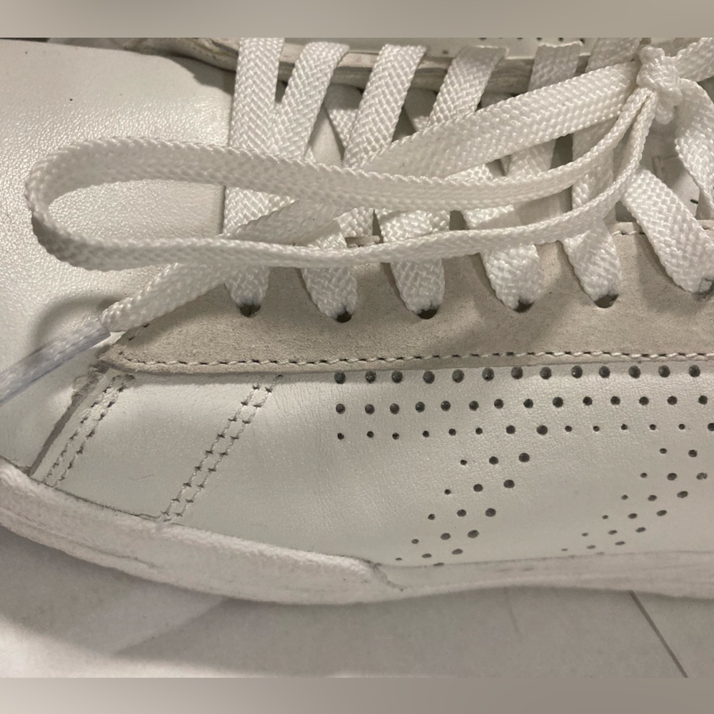 👟Le TIGRE Tompkins Sneaker - Women's  Size: 9.5  Color : White - Picture 4 of 12